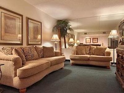 رامادا هندرسُن/اوانسویل