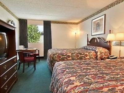 رامادا هندرسُن/اوانسویل