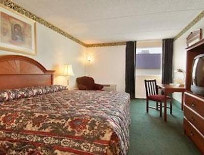 رامادا هندرسُن/اوانسویل