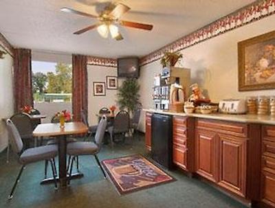 رامادا هندرسُن/اوانسویل