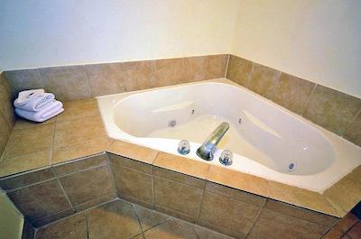 متل 6-اُسین اسپرینگز