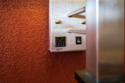 رد روف پلوز- ناشویل نرد-گودلتسویل