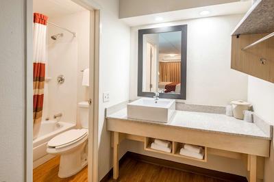 رد روف پلوز- ناشویل نرد-گودلتسویل