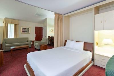 هاودرن سویتز بای ویندهام دیربرن/دترویت