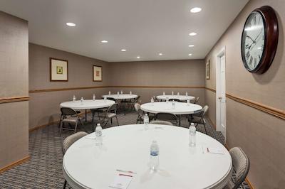 هاودرن سویتز بای ویندهام دیربرن/دترویت