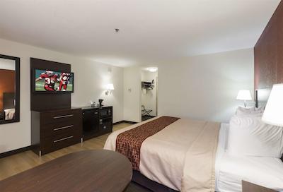 رد روف پلوز- کلومبوز دونتون-کنونشن سنتر