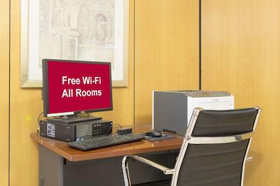 رد روف پلوز- کلومبوز دونتون-کنونشن سنتر