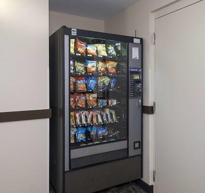 رد روف پلوز- کلومبوز دونتون-کنونشن سنتر