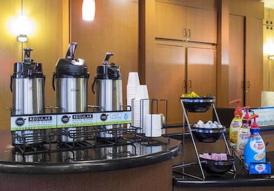 رد روف پلوز- کلومبوز دونتون-کنونشن سنتر