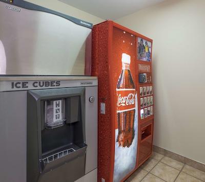 رد روف پلوز- کلومبوز دونتون-کنونشن سنتر