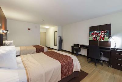 رد روف پلوز- کلومبوز دونتون-کنونشن سنتر