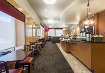 رد روف پلوز- کلومبوز دونتون-کنونشن سنتر