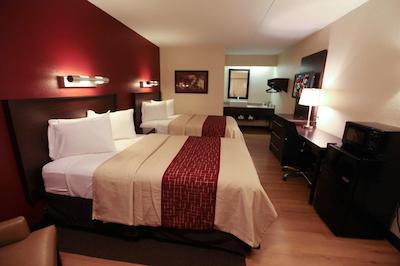 رد روف پلوز- پیتسبورگه اسود-آیرپرت