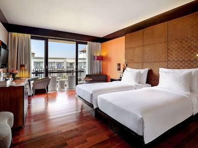 پولمان بالی لجیان بیچ