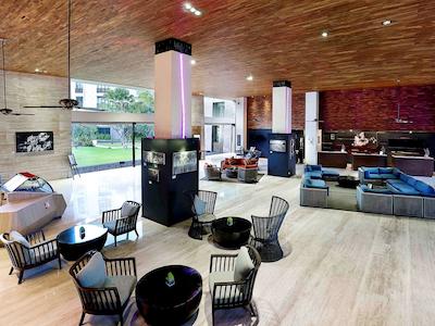 پولمان بالی لجیان بیچ