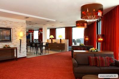 ه4 هتل مونستر