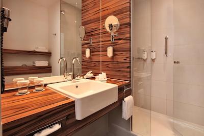 ه4 هتل مونستر