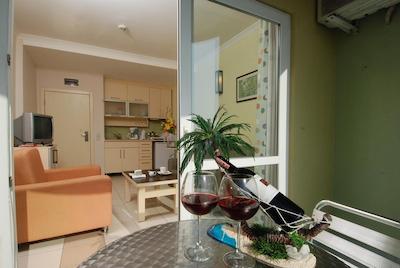 اُکان تور اپارت