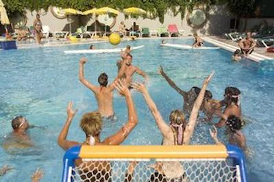 اُکان تور اپارت