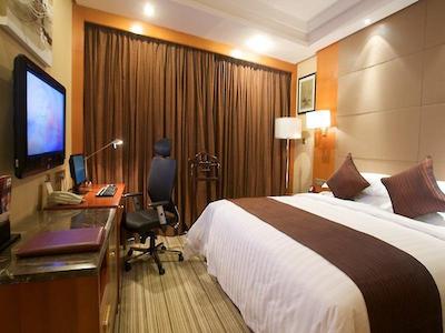 هوارد جهنسُن تچ سنتر پلازا