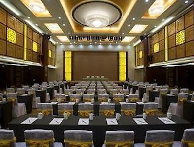 هوارد جهنسُن تچ سنتر پلازا