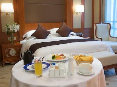 هوارد جهنسُن تچ سنتر پلازا