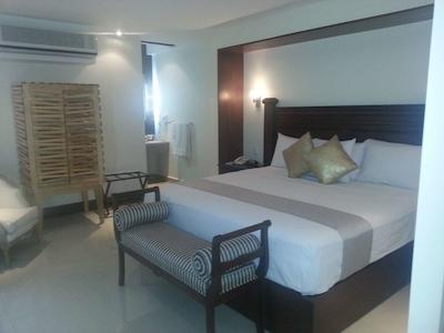 بست وسترن گران پلازا