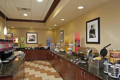 هامپتون این ایندیاناپلیز نردوست-پارک 100