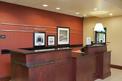 هامپتون این ایندیاناپلیز نردوست-پارک 100