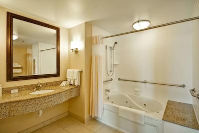 هیلتون گاردن این تامپا اسودیست/ریورویو