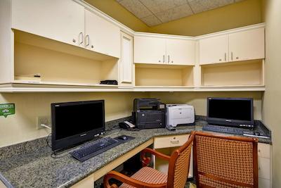 هیلتون گاردن این تامپا اسودیست/ریورویو