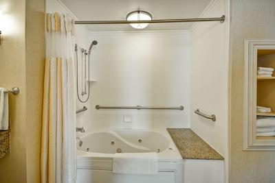 هیلتون گاردن این تامپا اسودیست/ریورویو