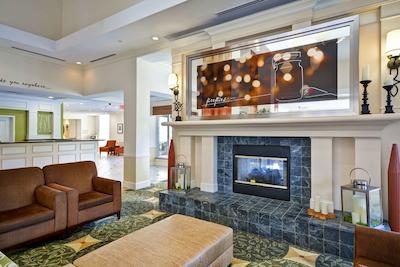 هیلتون گاردن این تامپا اسودیست/ریورویو