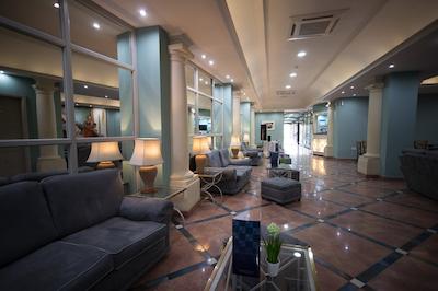 115 د استراند هتل اند سویتز