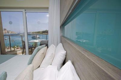 115 د استراند هتل اند سویتز