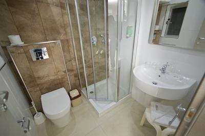 115 د استراند هتل اند سویتز