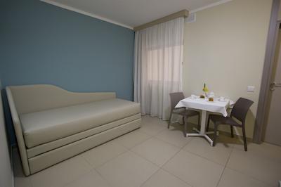 115 د استراند هتل اند سویتز