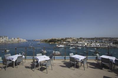 115 د استراند هتل اند سویتز