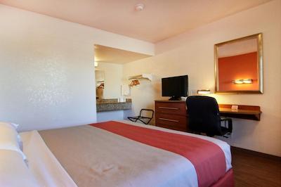 متل 6 اماریلو آیرپرت