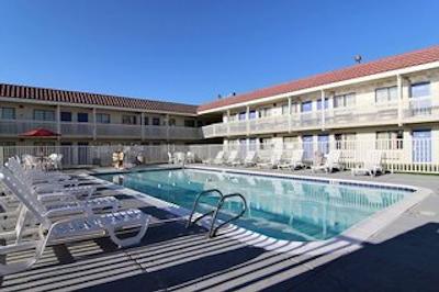 متل 6 اماریلو آیرپرت