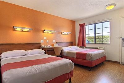 متل 6 اماریلو آیرپرت