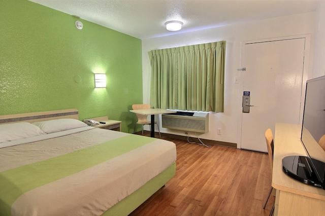 متل 6 اوستین اسود-آیرپرت