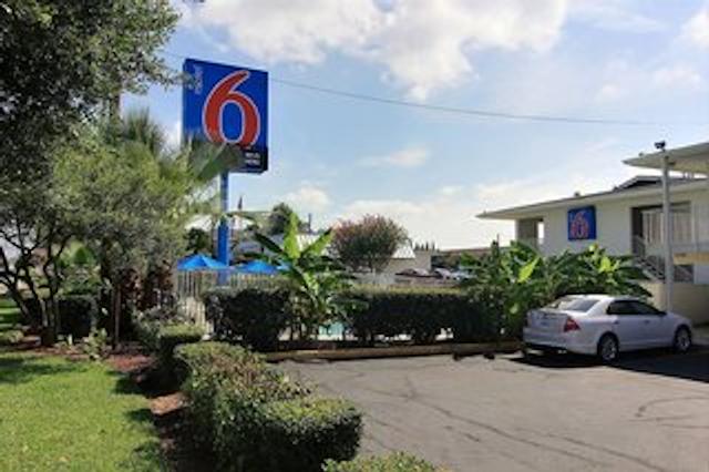 متل 6 اوستین اسود-آیرپرت