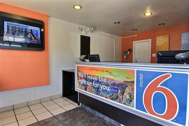 متل 6 اوستین اسود-آیرپرت