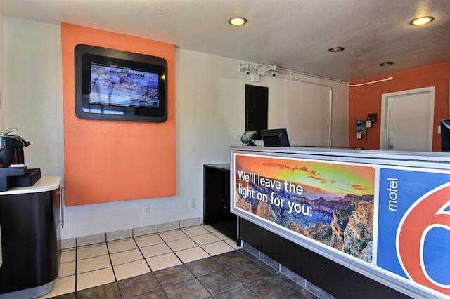 متل 6 اوستین اسود-آیرپرت