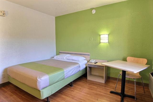 متل 6 اوستین اسود-آیرپرت