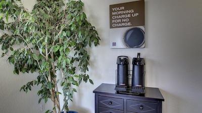 متل 6 اُکلاهما سیتی-آیرپرت