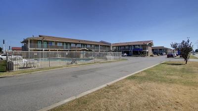 متل 6 اُکلاهما سیتی-آیرپرت