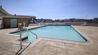 متل 6 اُکلاهما سیتی-آیرپرت