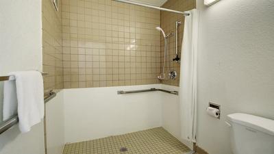 متل 6 اُکلاهما سیتی-آیرپرت